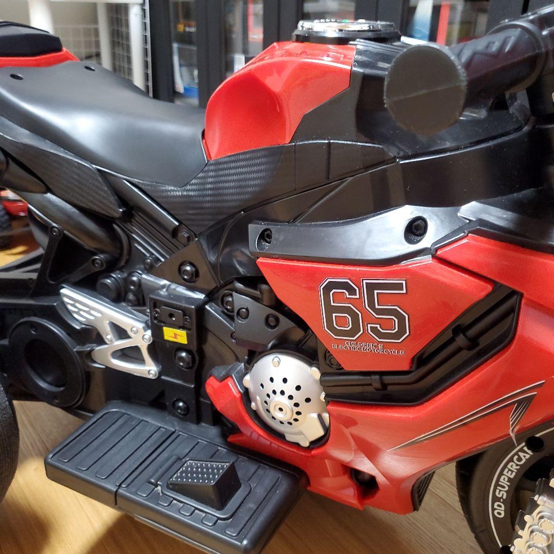子供乗用三輪　電動バイク レッド