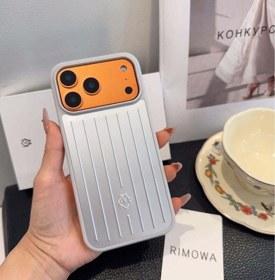 RIMOWA リブデザイン iPhone 17 proケース シルバー系