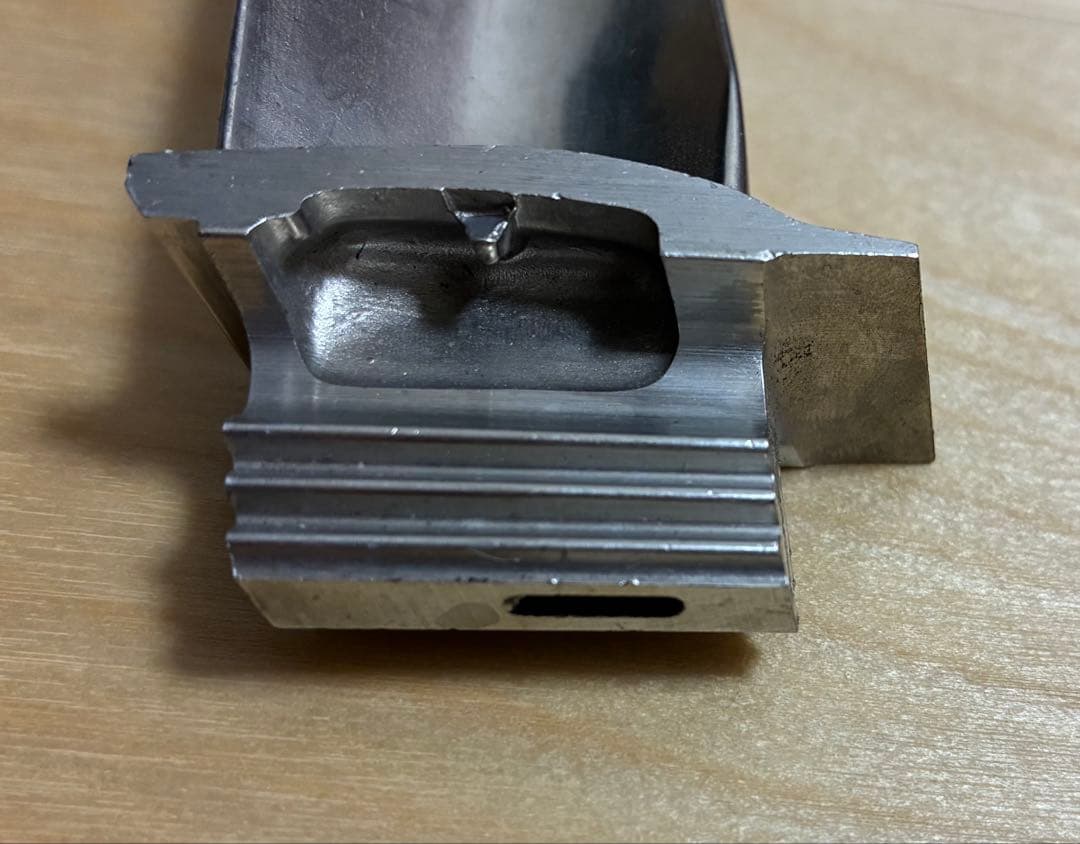 タービンブレード 航空機 飛行機 ジェットエンジン　部品 パーツ