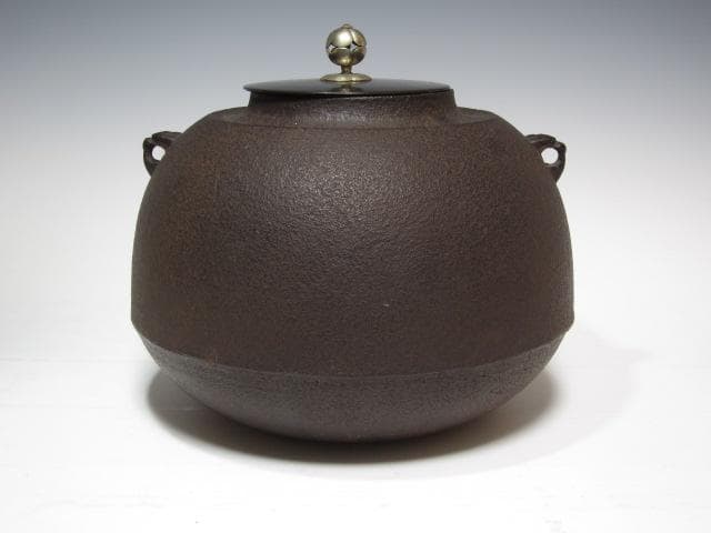 ☆　大徳寺　細合喝堂　自筆釜　かわいらしい形の釜です☆y244