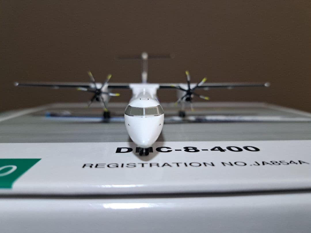 【美品】ANA 全日空商事　DHC-8-400 JA854A 1/200