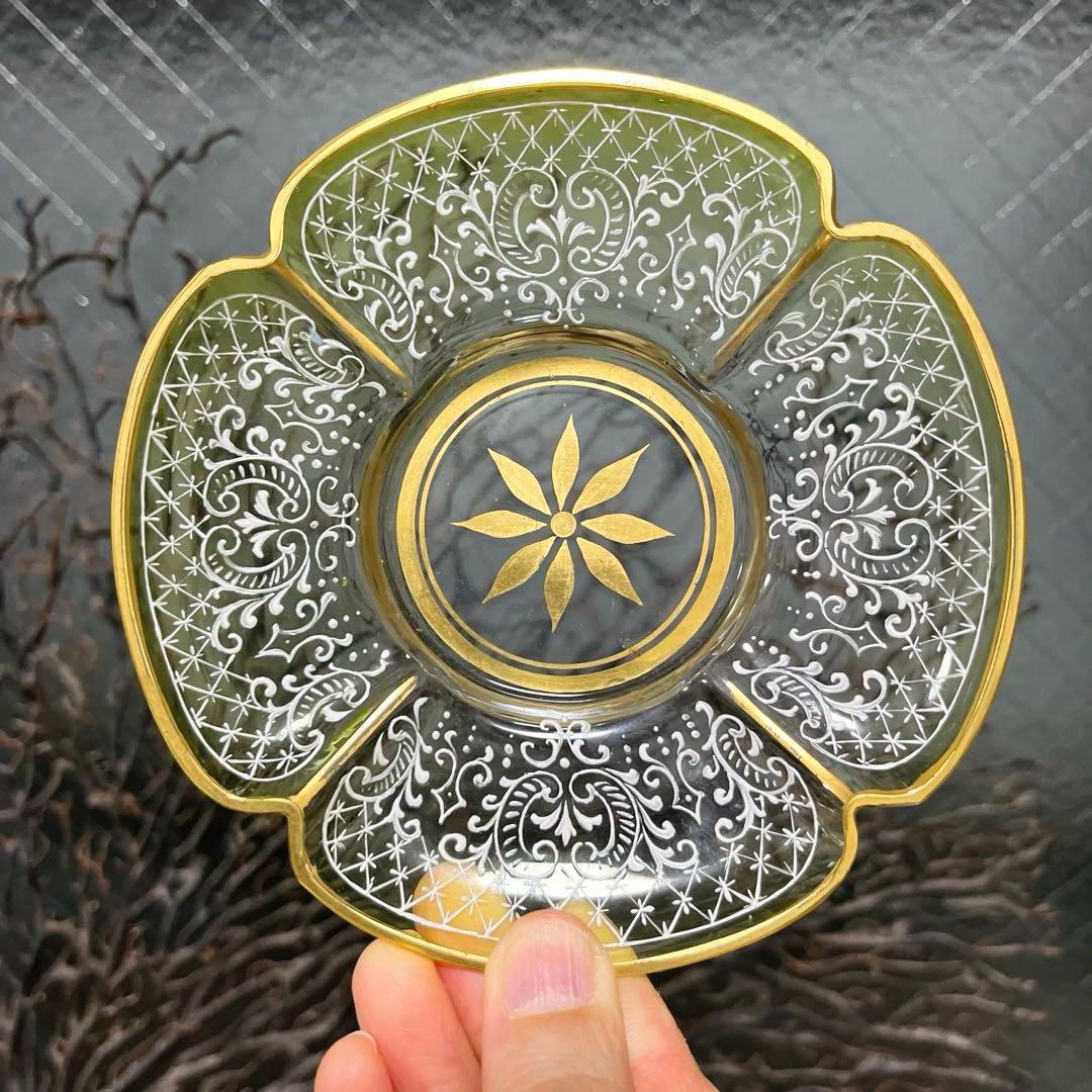 骨董　時代ガラス　精密エナメル絵付け　金彩　四葉型　ウランガラス　プレート１客