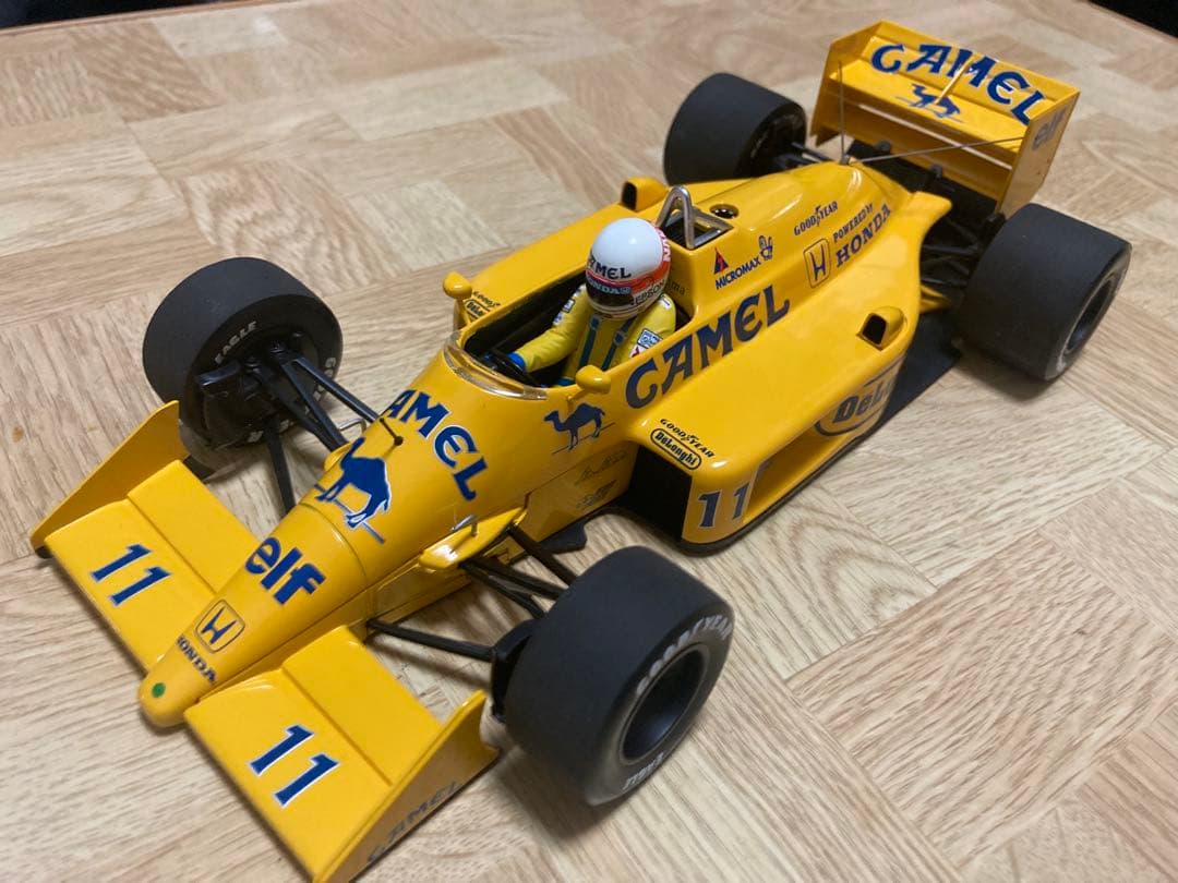 ミニチャンプス(キャメル仕様)‼️ロータスホンダ99T ライドオンセナ1/18