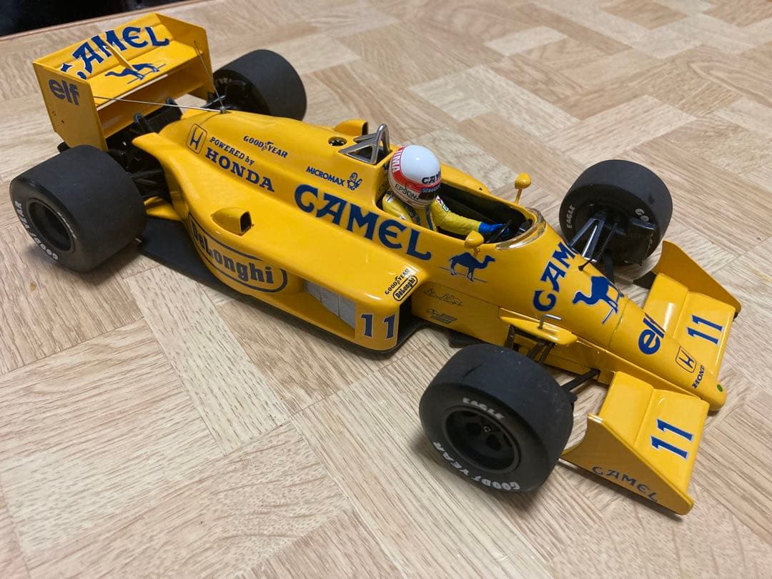 ミニチャンプス(キャメル仕様)‼️ロータスホンダ99T ライドオンセナ1/18