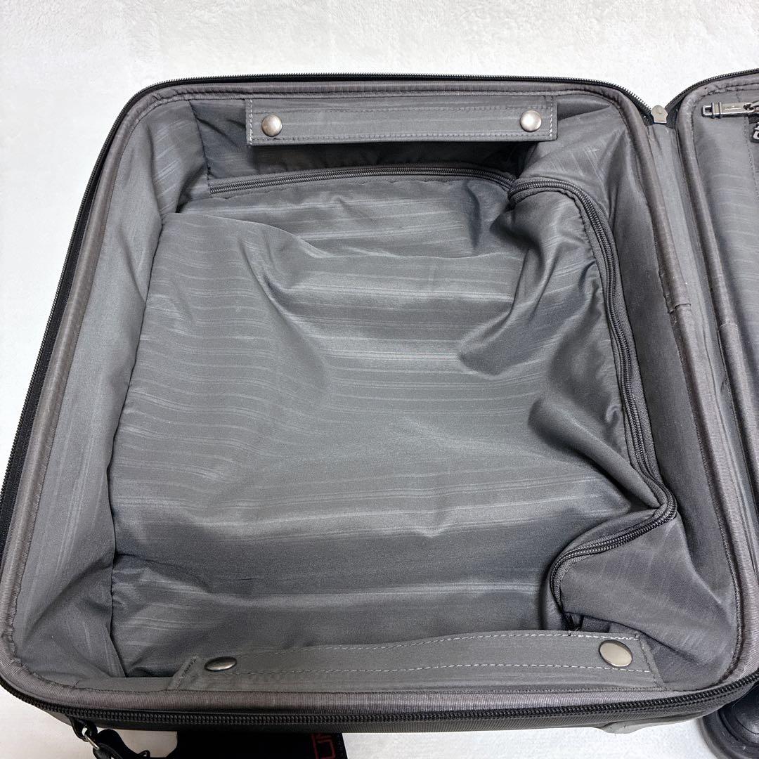 TUMI トゥミ 4輪　スーツケース 機内持ち込み可　ビジネスキャリー　ブラック