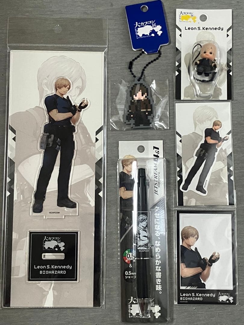 【大カプコン展】バイオハザード　レオン　セット　アクスタ　キューピー　他
