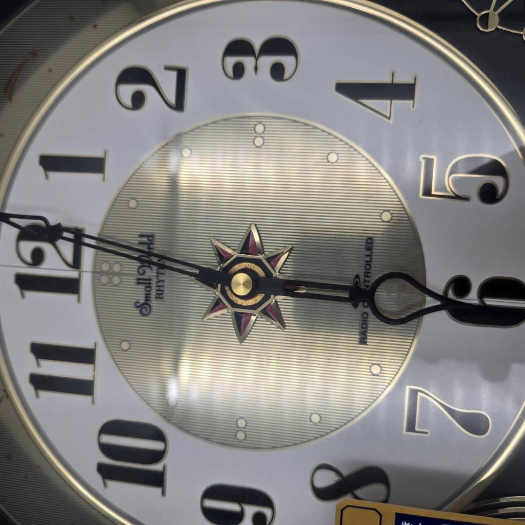 【新品未使用】 スモールワールド からくり電波時計 メロディ付 壁掛け時計