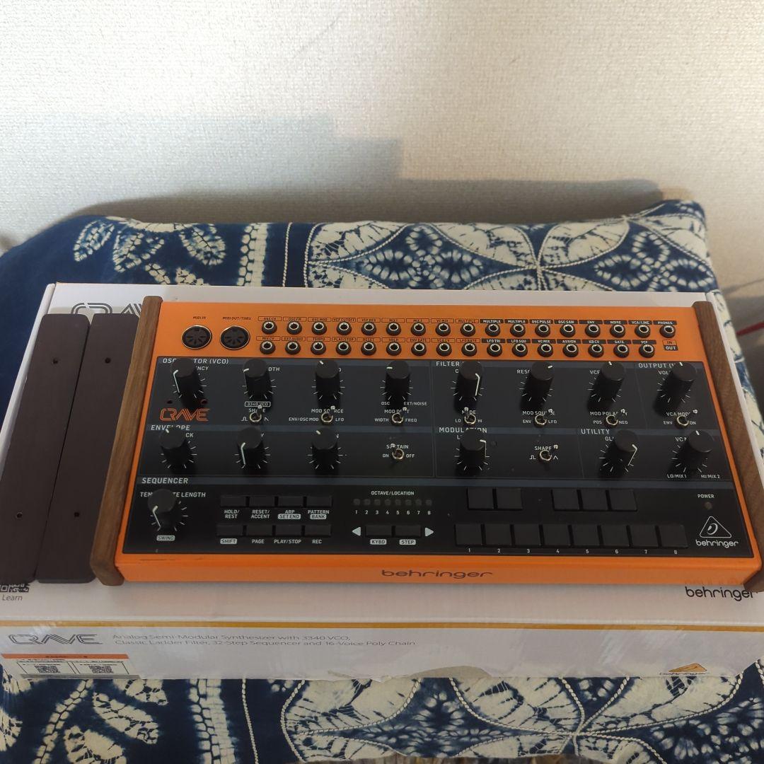 CRAVE アナログセミモジュラーシンセサイザー