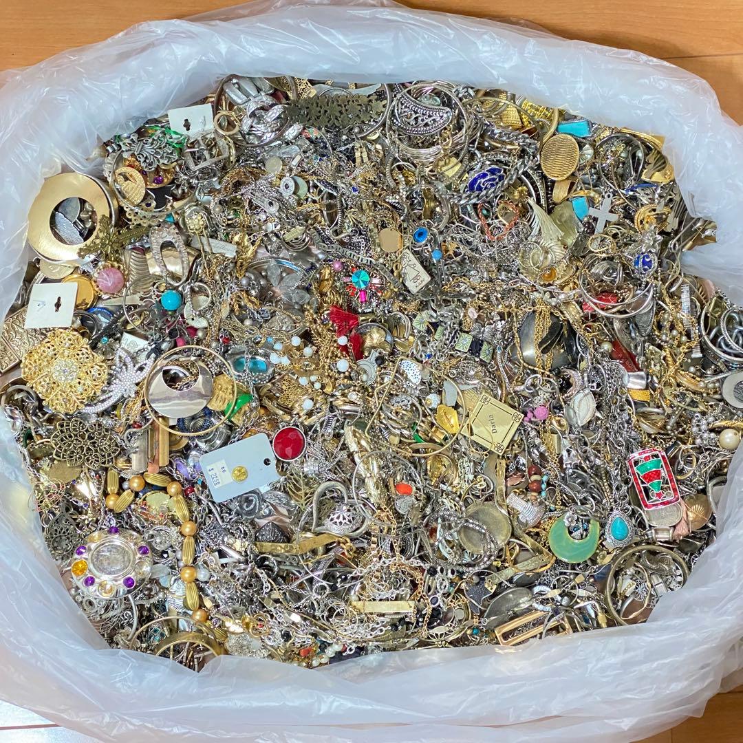 大量　まとめ売り　ジャンク　未選別　アクセサリー色々⑪　約9.7㎏　ネックレス他
