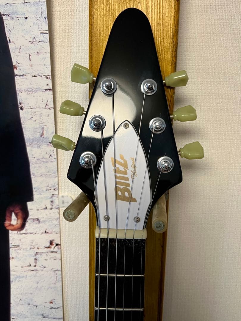 Blitz By Aria Pro II フライングV セットネック チェリー