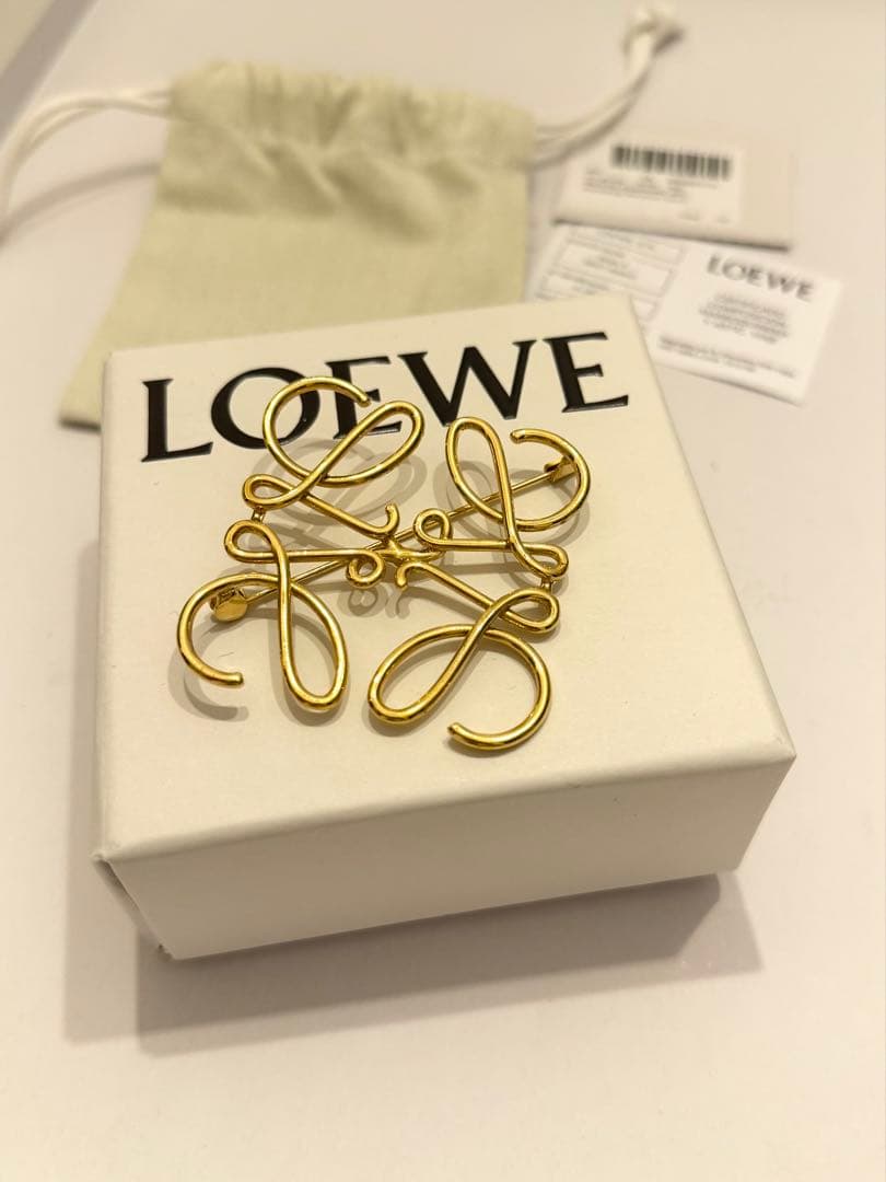LOEWE ゴールドブローチ