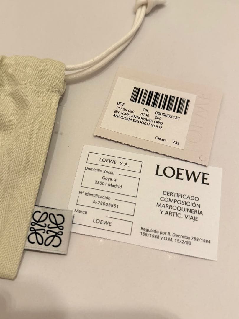LOEWE ゴールドブローチ