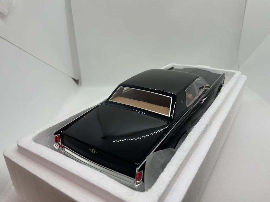 102-024 BOS 1/18 リンカーン Continental ブラック