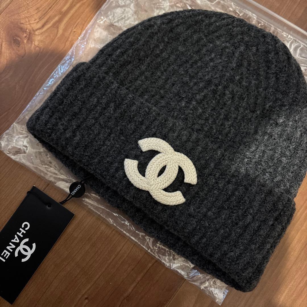 CHANEL ニット帽 グレー ロゴ入り