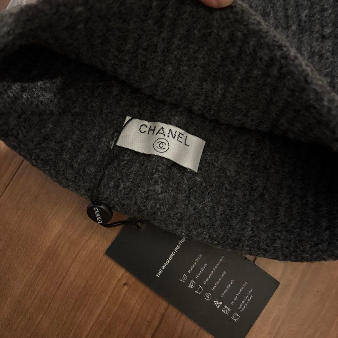 CHANEL ニット帽 グレー ロゴ入り
