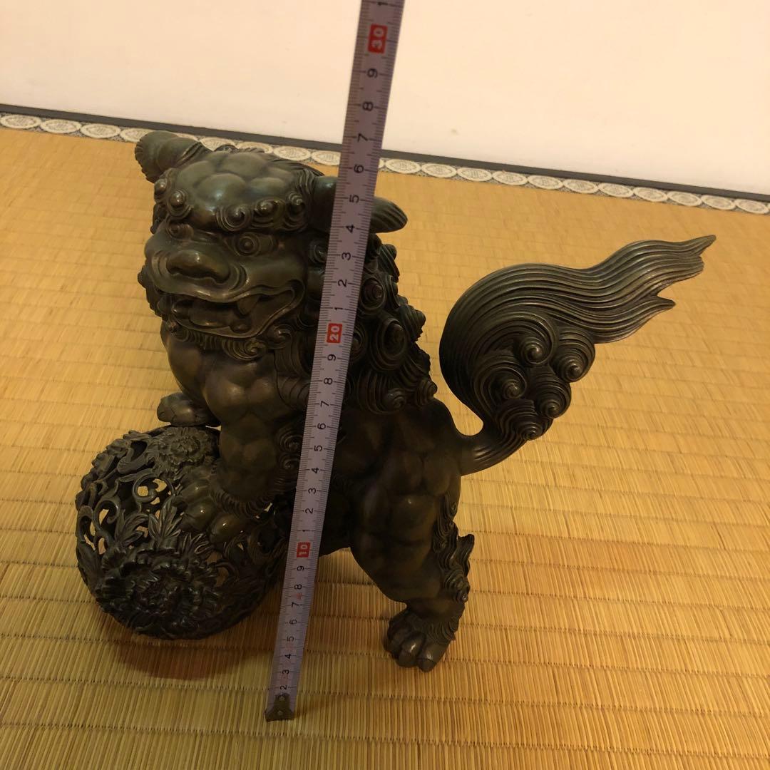 青銅 獅子像 球体付き