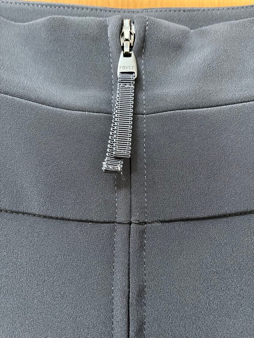 FOXEY ニューヨーク スカート エナメルベルド付き38 グレー