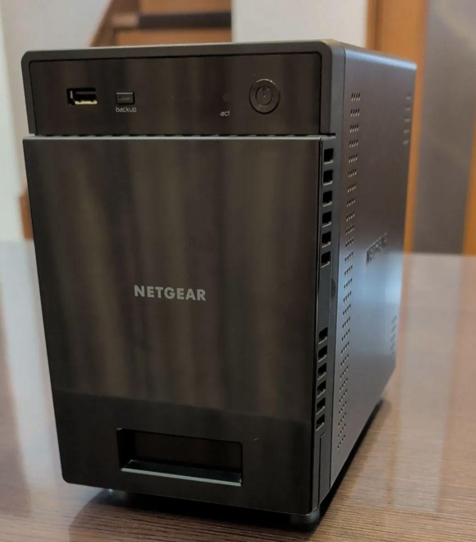 NETGEAR ReadyNAS 104/HDD　10TB★　新品予備HDD付