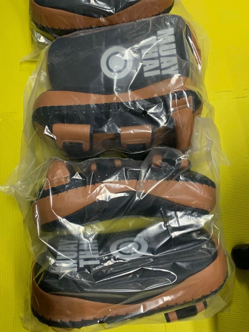 ヨ*シ様 【新品】 MUAYTHAIメーカー　キックミット　ムエタイ、キックボク