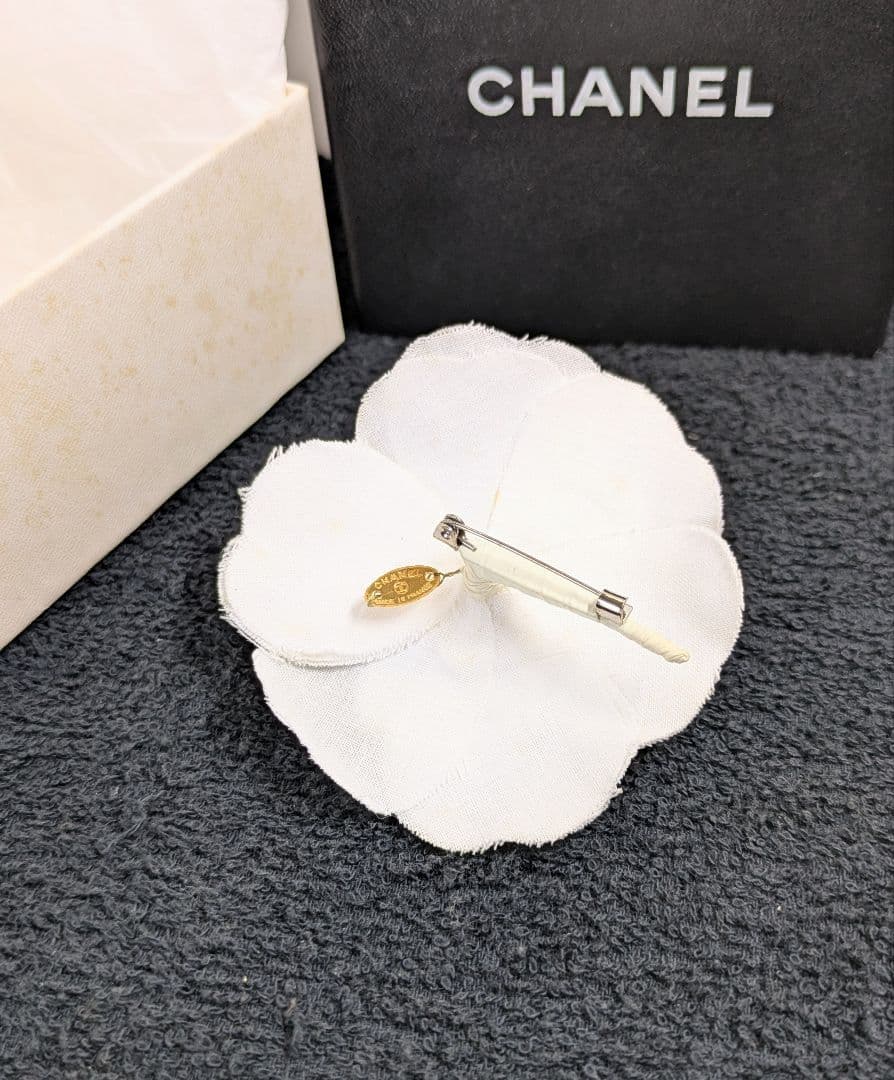 CHANEL シャネル カメリア ブローチ　ゴールドプレート