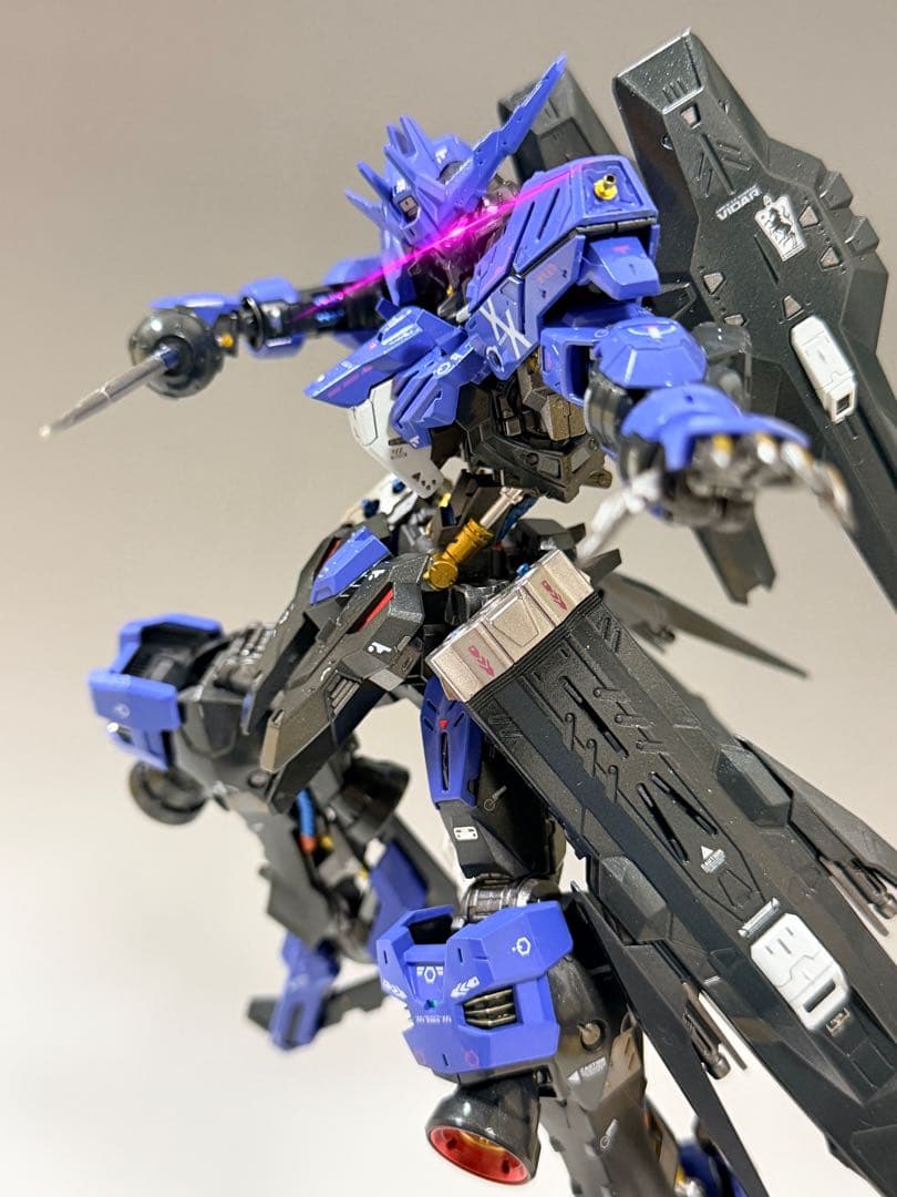 【イカスミバルバトスルプスMG】ガンプラ完成品　MGガンダムヴィダール