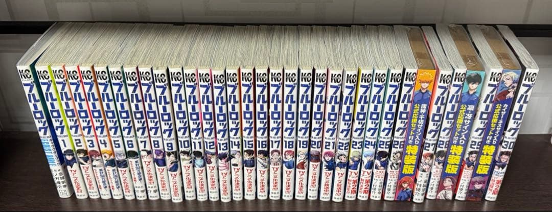 R*様 【特装版含む】ブルーロック 1〜30巻、キャラクターブック+特典