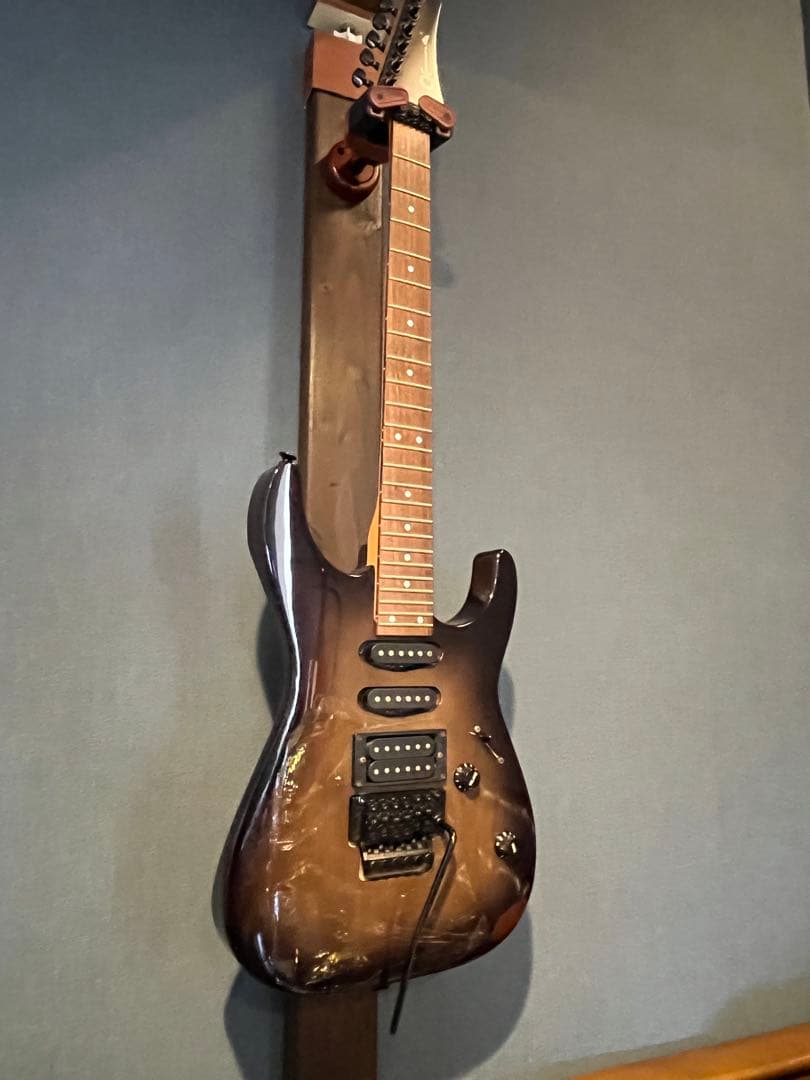 CHRAVEL フロイドローズ　エレキギター