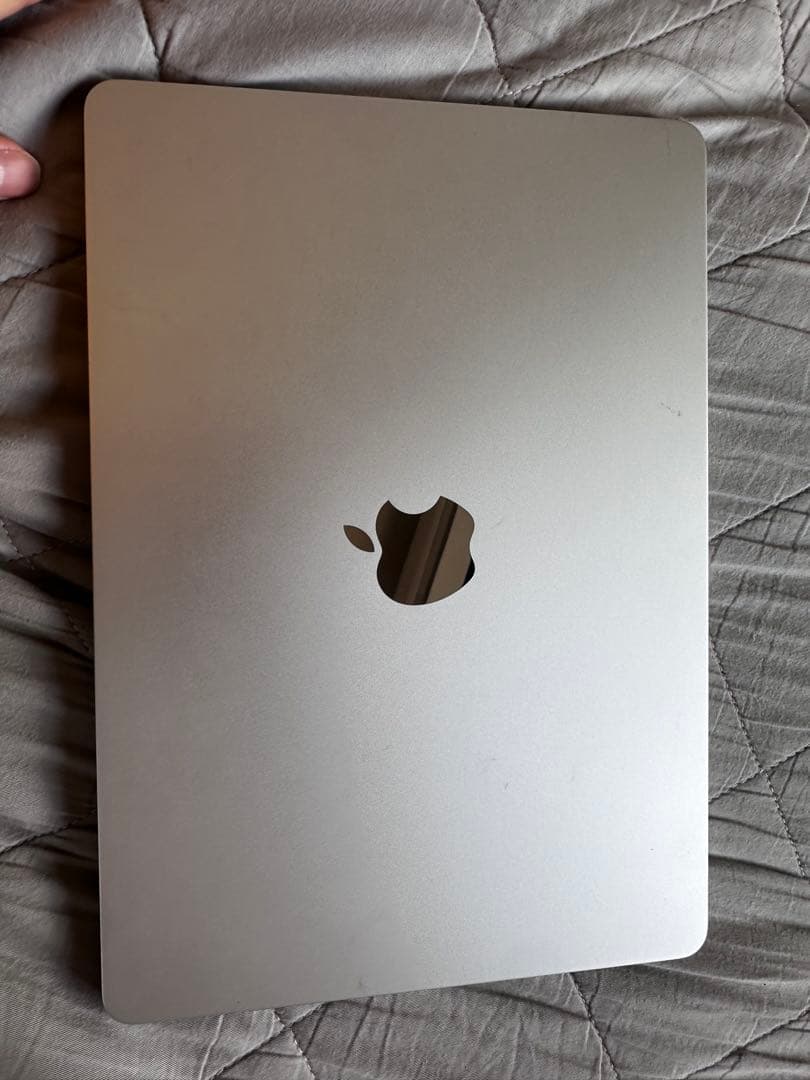 Apple MacBook Air M3 8GB 本体