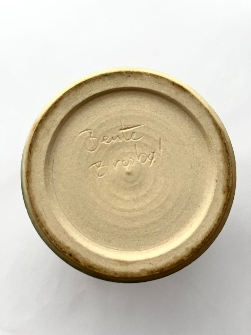 北欧の陶芸家 ベンテ・ハンセンの小物入れ