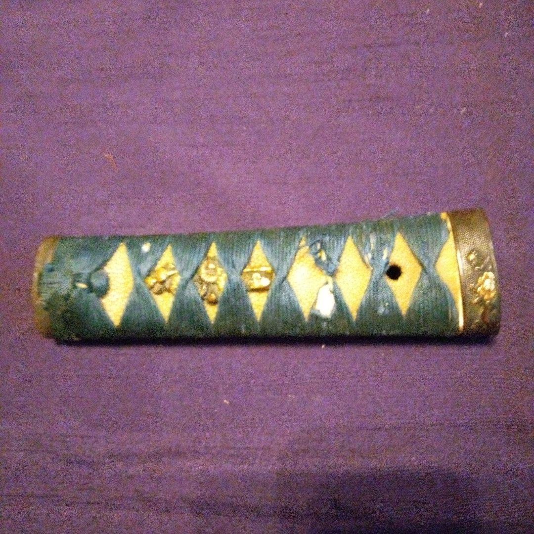 赤銅縁頭に孔雀と牡丹