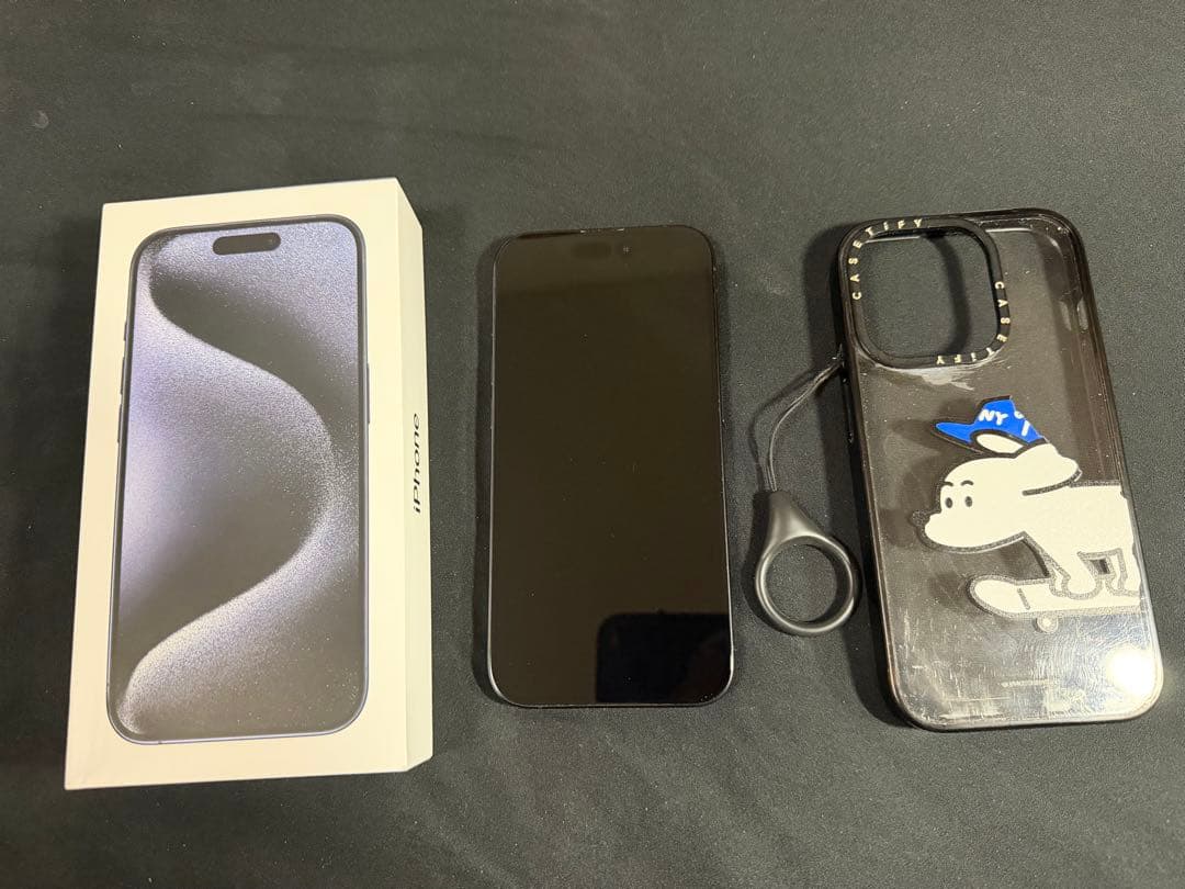 美品　Apple iPhone 15 pro 256GB