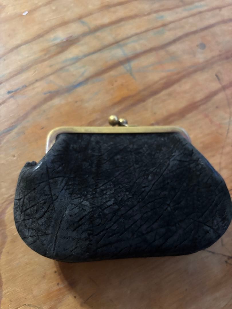 お値下げ依頼のためお値下げ！n25 カバの革。ブラックレザー がま口財布