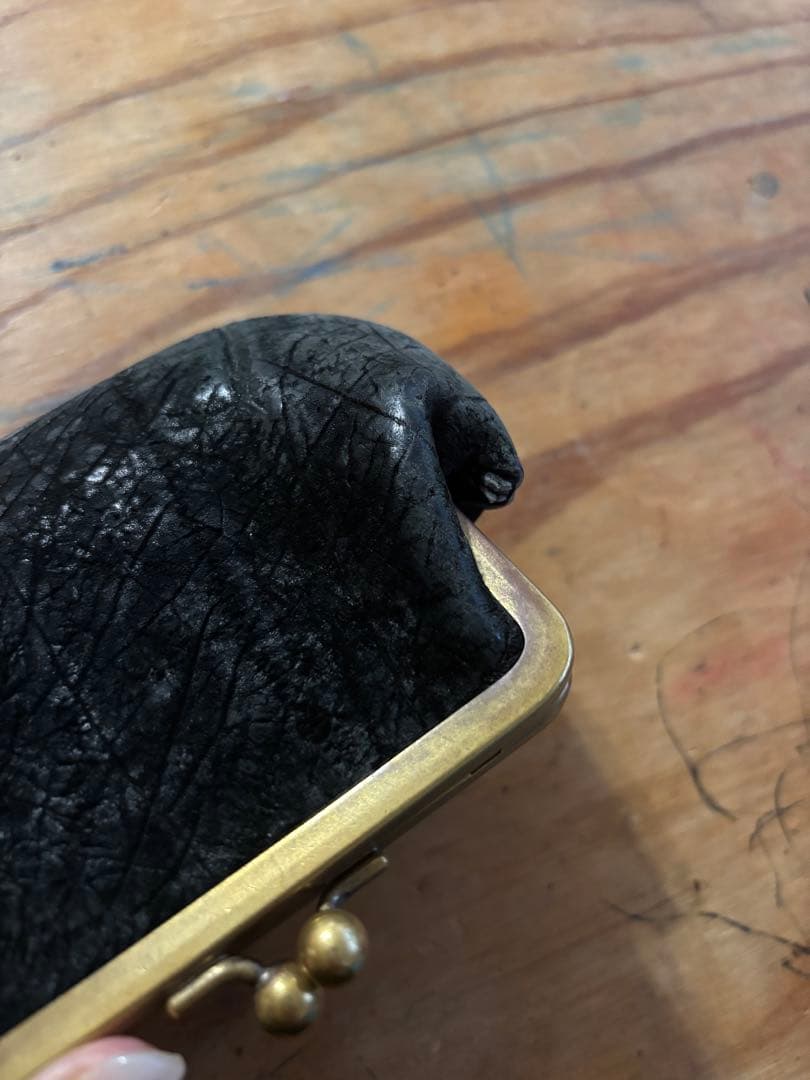 お値下げ依頼のためお値下げ！n25 カバの革。ブラックレザー がま口財布