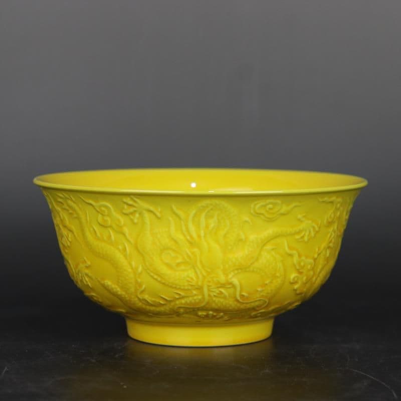 黄釉浮彫り雲竜紋碗 景徳鎮 陶磁器 装飾品 現代工芸品 美術品 置物