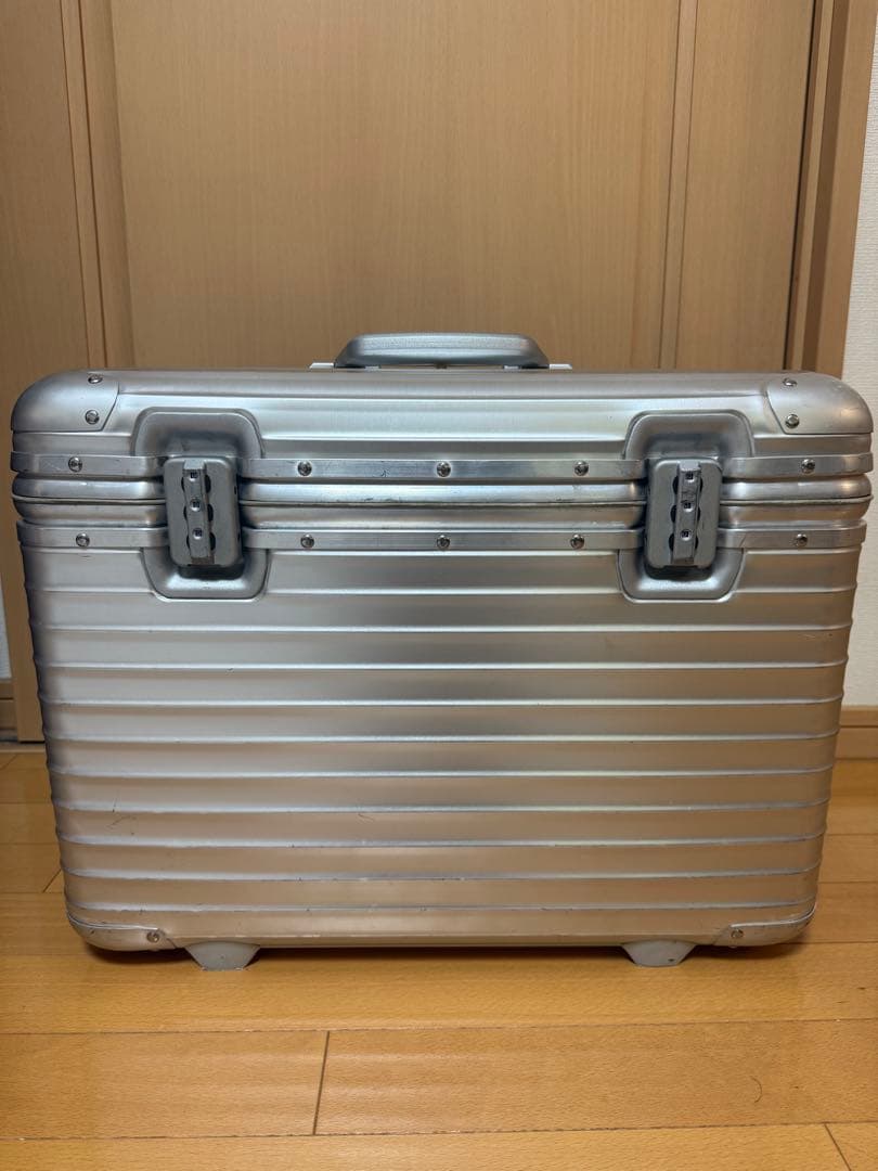 希少品 37L リモワ 928.51『トパーズ』 パイロット 廃盤 2輪