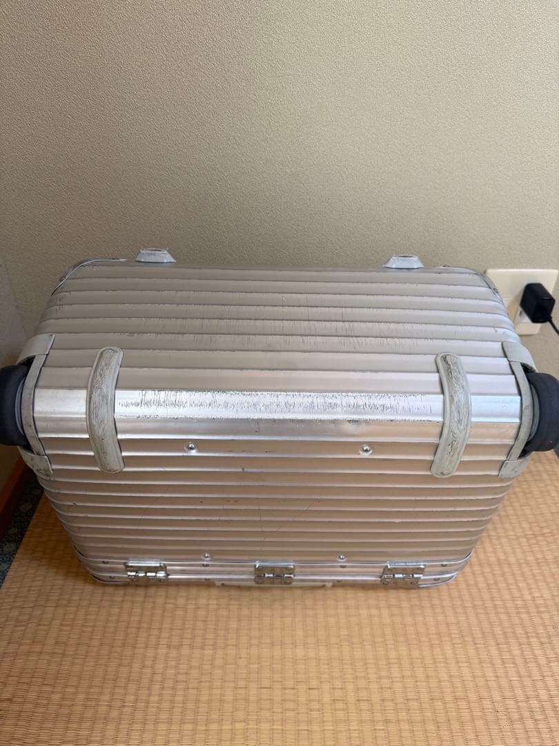 希少品 37L リモワ 928.51『トパーズ』 パイロット 廃盤 2輪