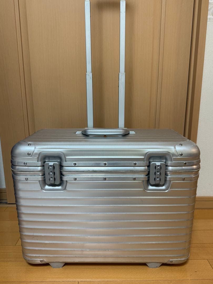 希少品 37L リモワ 928.51『トパーズ』 パイロット 廃盤 2輪