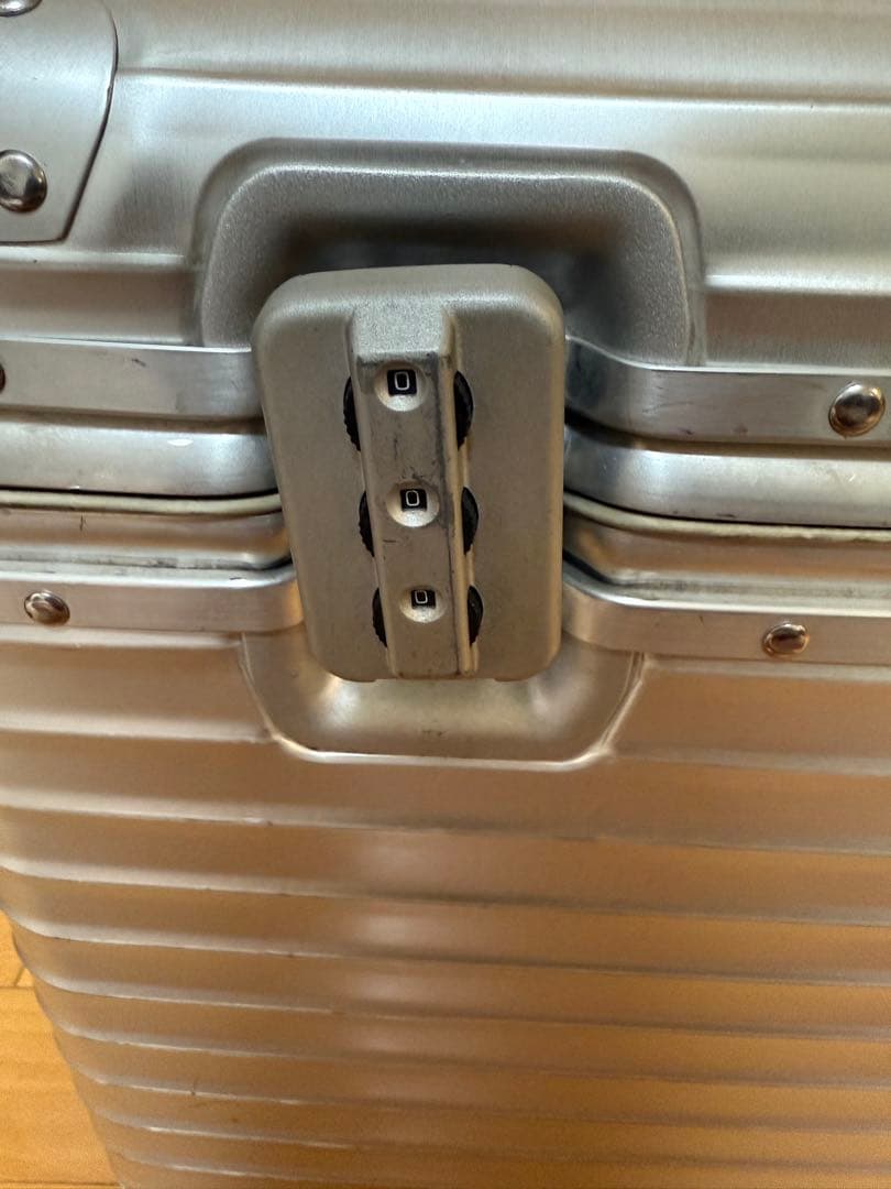 希少品 37L リモワ 928.51『トパーズ』 パイロット 廃盤 2輪