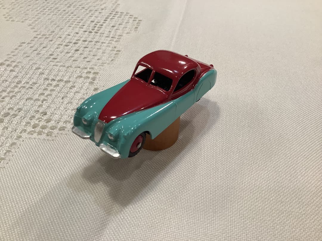 美品激レア　DINKY TOYS JAGUAR XK120 ミニカー