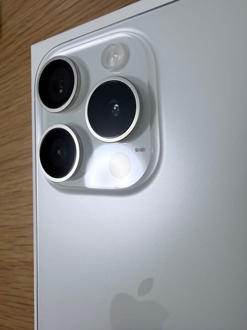 Apple iPhone15pro 256GB ホワイトチタニウム 本体