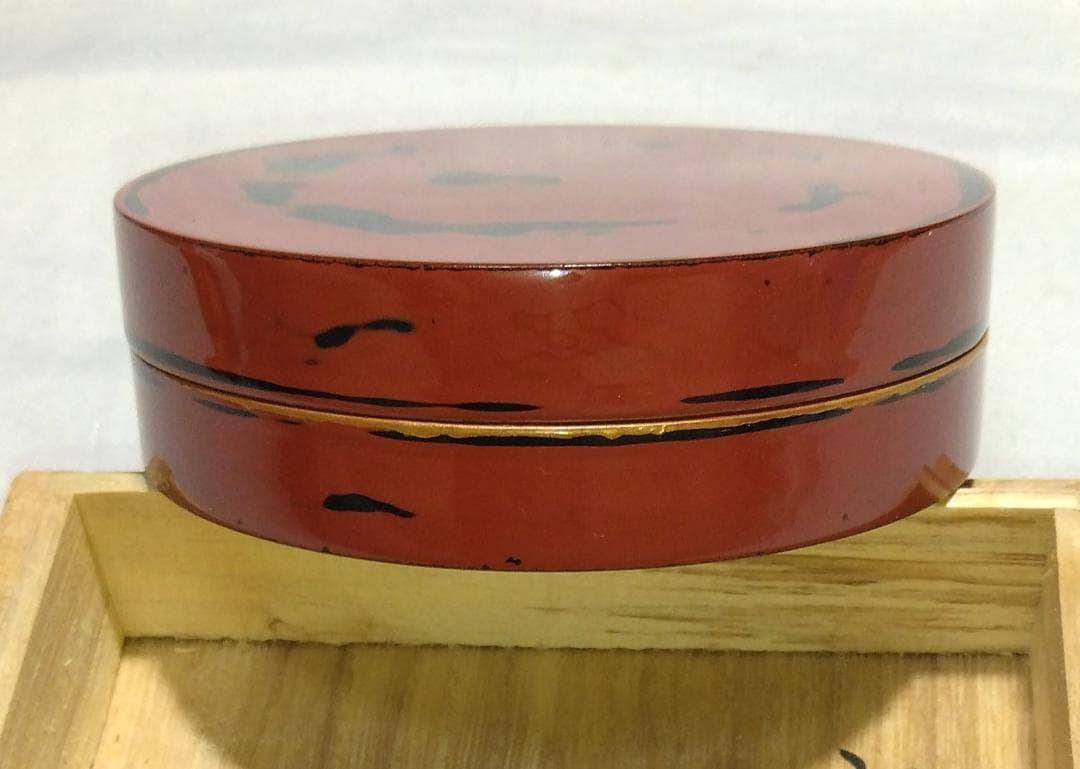 茶道具　乾漆砥出平香合　日展会友　折笠兆春作　乾漆造弁柄砥出（内金塗）平香合！！