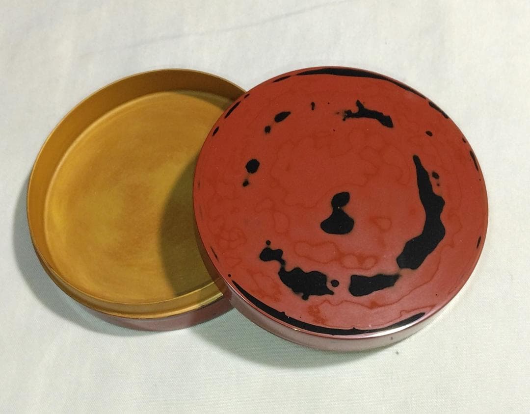 茶道具　乾漆砥出平香合　日展会友　折笠兆春作　乾漆造弁柄砥出（内金塗）平香合！！