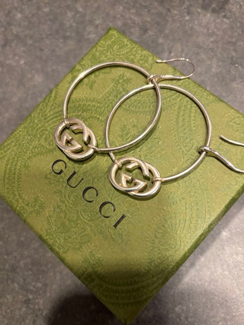 GUCCI♡シルバー ロゴ フープピアス