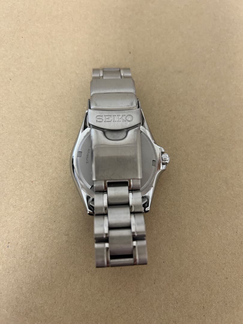 SEIKO V147 チタニウムソーラー　腕時計