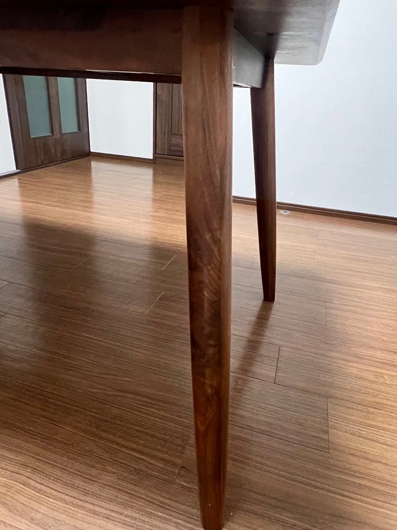 木製ダイニングテーブル