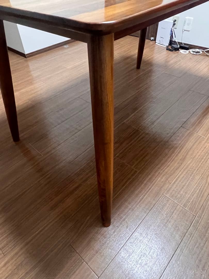 木製ダイニングテーブル