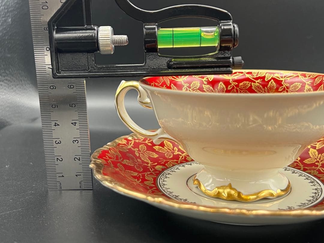 赤と金のティーカップ・ソーサーセット