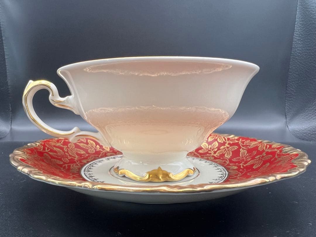 赤と金のティーカップ・ソーサーセット