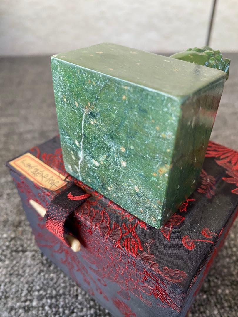 広東緑石　獅子　落款印　印章　印材　印石　印鑑　骨董　書道　硯