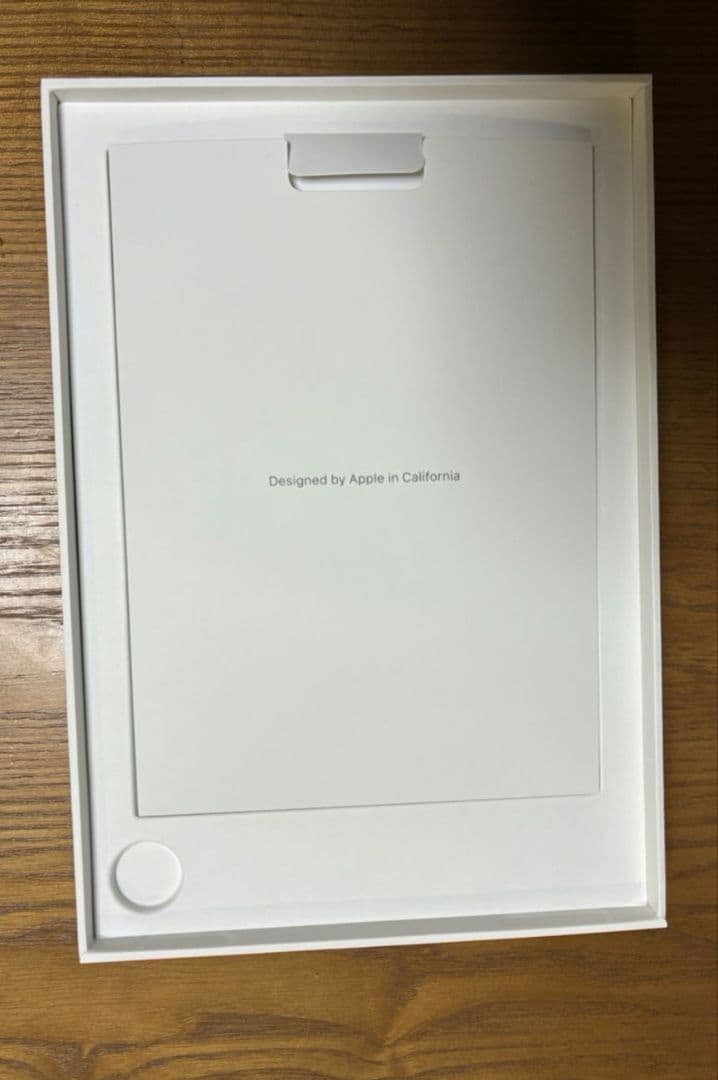 iPad mini 第7世代　本体　純正カバー付き